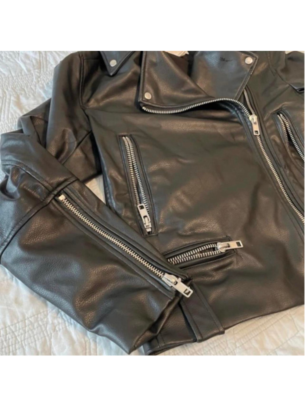 H&M black leather like moto biker jacket in a S #bikerchic #edgy

One small mar